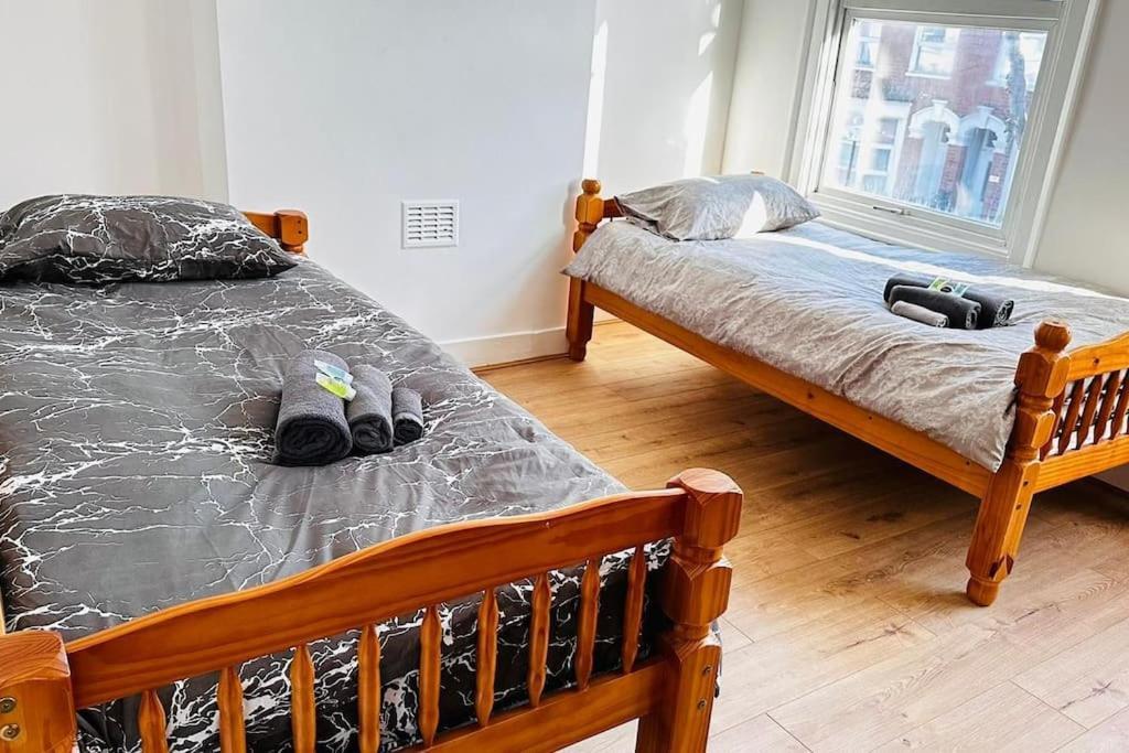 3 Bed House East London Home Kültér fotó